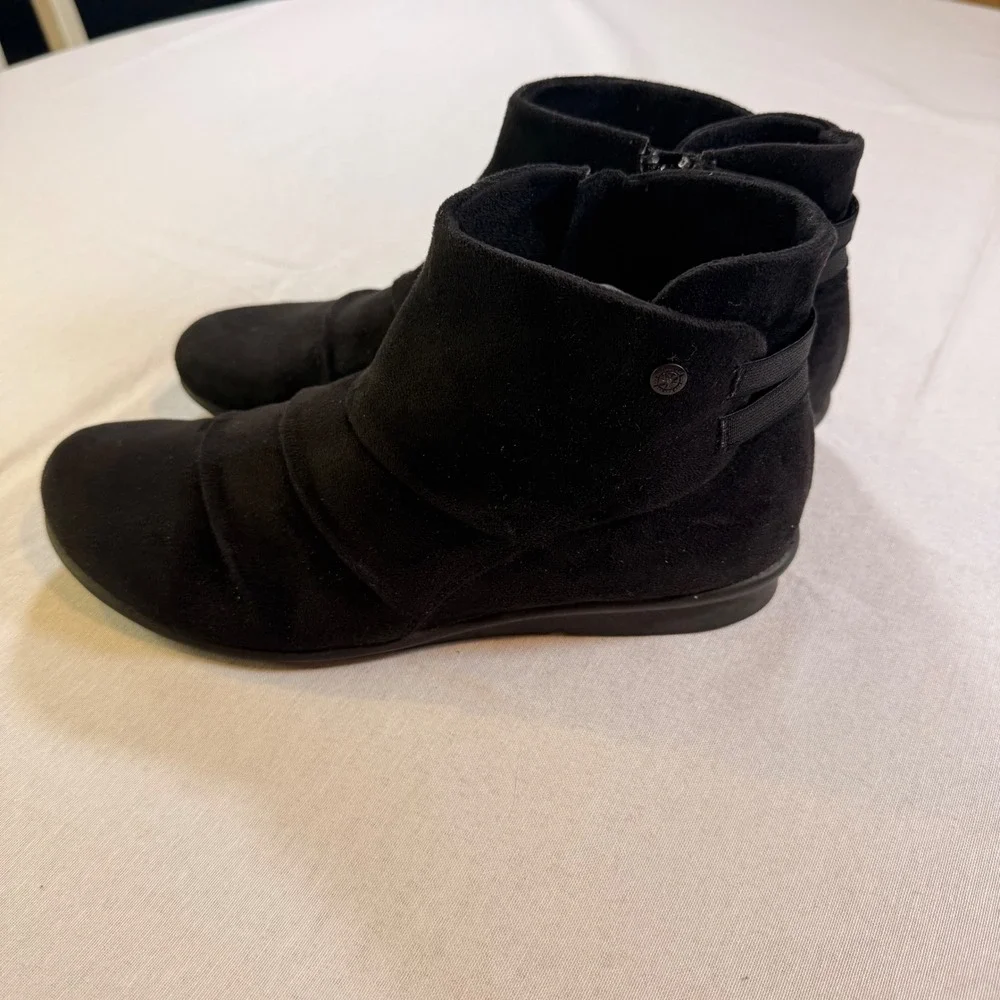 Bussola Coimbra Ankle Boots Women 38 7.5 Black Ruched Suede Comfort Minimalist
